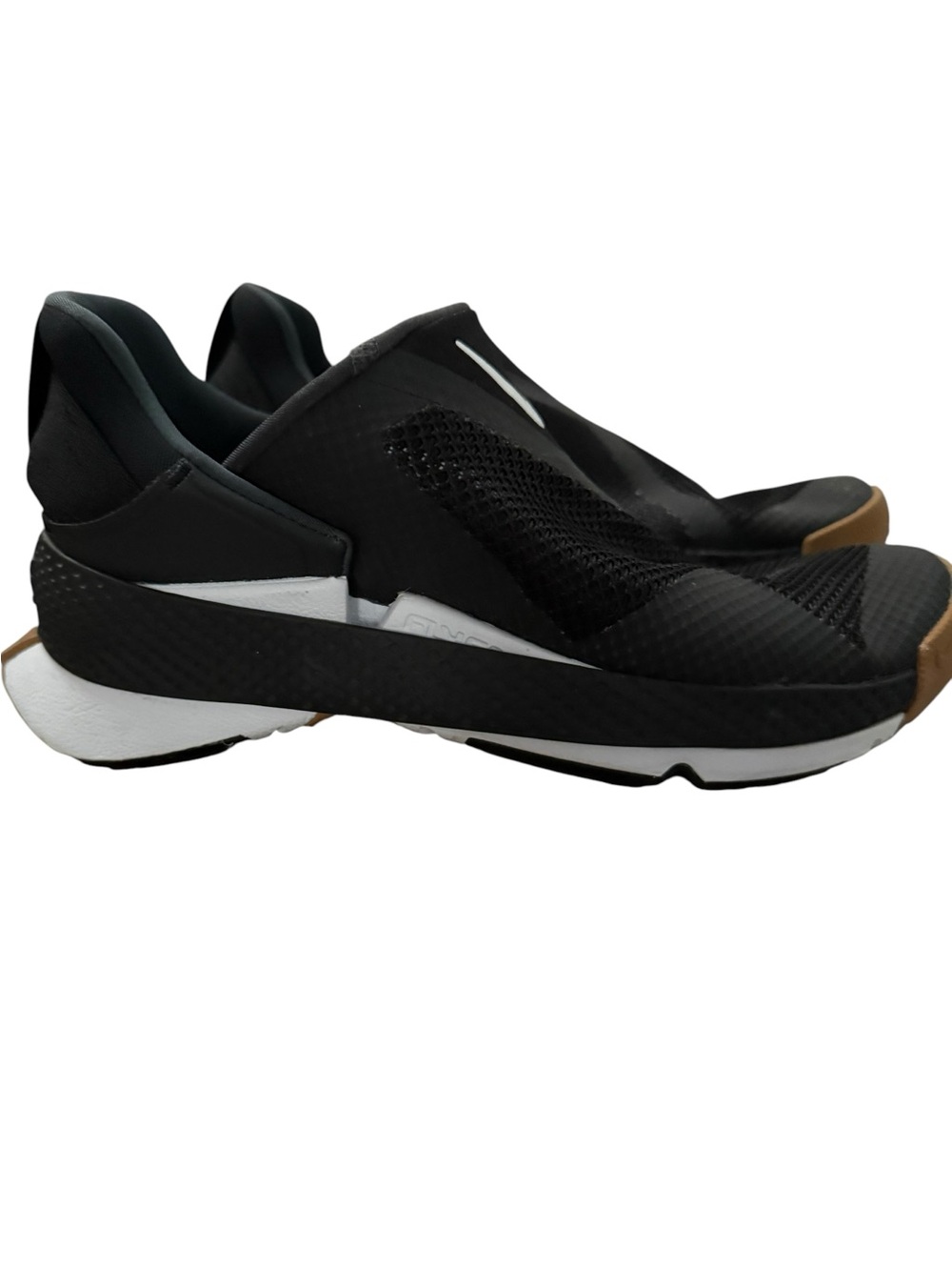 Nike Go FlyEase Black Gum Sneakers Women’s Size 6.